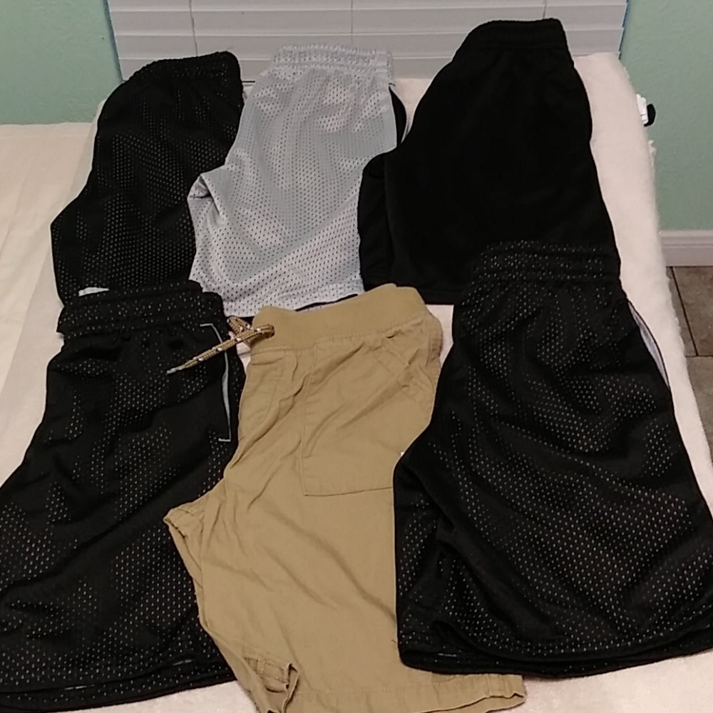 Bunddle of 6 boys shorts good condition